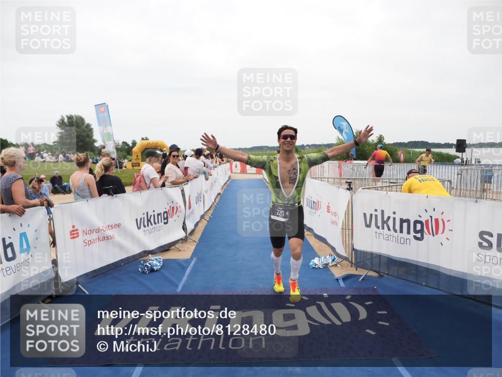 22.06.2025 - Viking Triathlon MichiJ http://msf.ph/oto/8128480 22.06.2025 15:26:46 Ziel 220 meine-sportfotos.de