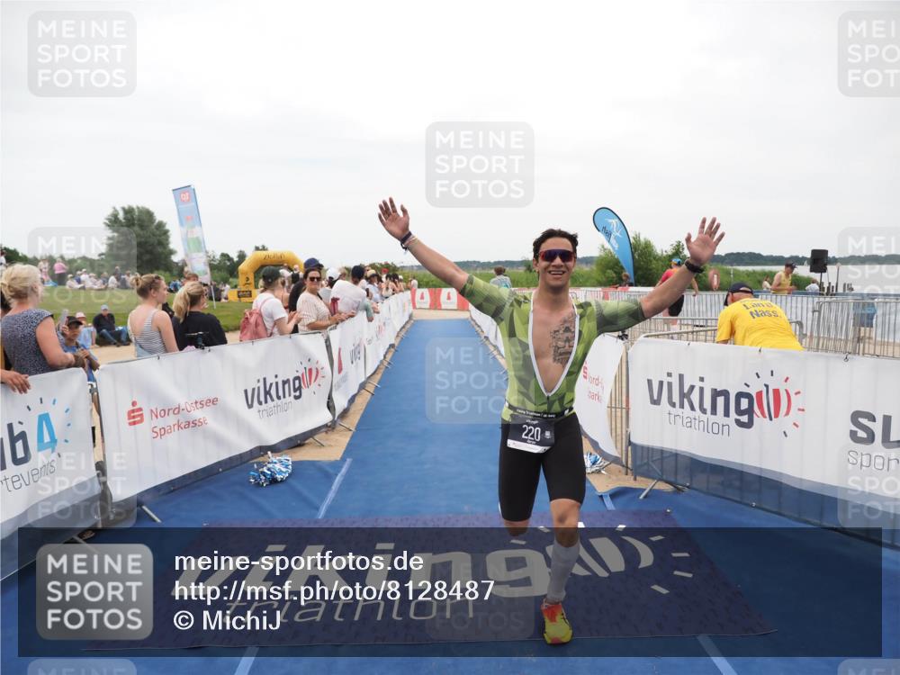 22.06.2025 - Viking Triathlon MichiJ http://msf.ph/oto/8128487 22.06.2025 15:26:47 Ziel 220 meine-sportfotos.de