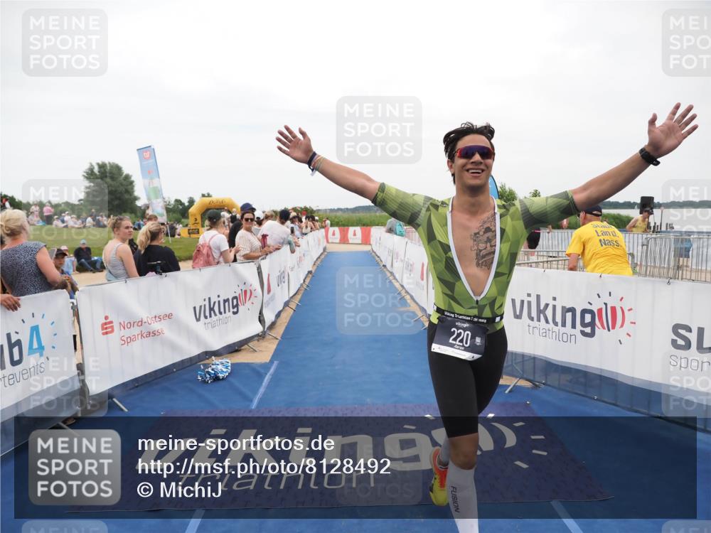 22.06.2025 - Viking Triathlon MichiJ http://msf.ph/oto/8128492 22.06.2025 15:26:47 Ziel 220 meine-sportfotos.de