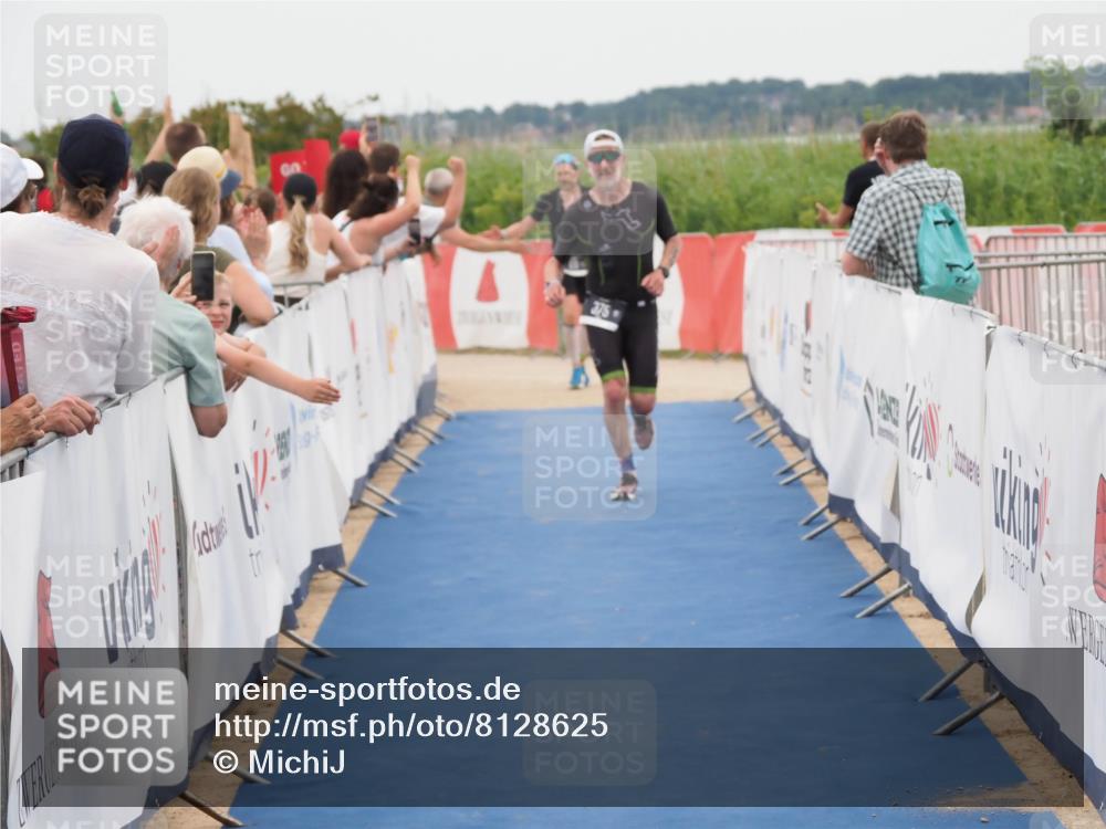 22.06.2025 - Viking Triathlon MichiJ http://msf.ph/oto/8128625 22.06.2025 15:27:06 Ziel 375 meine-sportfotos.de