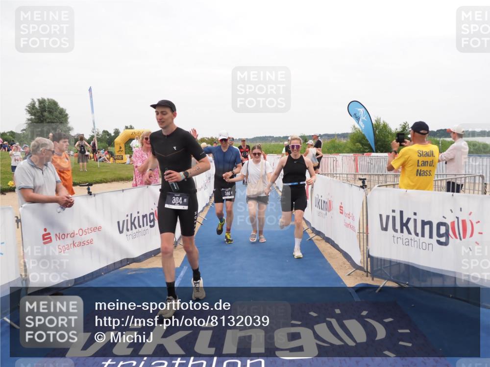 22.06.2025 - Viking Triathlon MichiJ http://msf.ph/oto/8132039 22.06.2025 15:42:57 Ziel 304, 344, 389, 615 meine-sportfotos.de