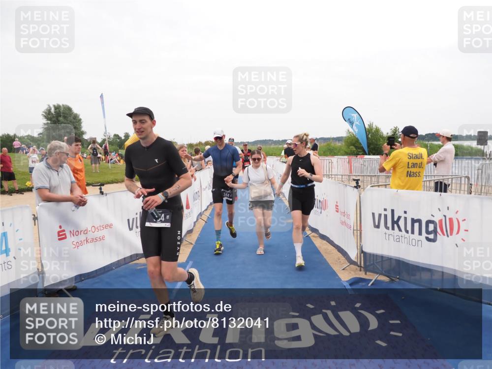22.06.2025 - Viking Triathlon MichiJ http://msf.ph/oto/8132041 22.06.2025 15:42:57 Ziel 304, 344, 389, 615 meine-sportfotos.de