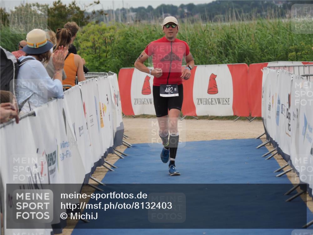 22.06.2025 - Viking Triathlon MichiJ http://msf.ph/oto/8132403 22.06.2025 15:45:39 Ziel 482 meine-sportfotos.de