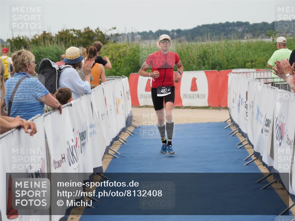 22.06.2025 - Viking Triathlon MichiJ http://msf.ph/oto/8132408 22.06.2025 15:45:39 Ziel 482 meine-sportfotos.de