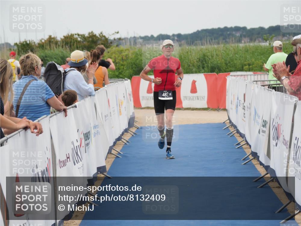 22.06.2025 - Viking Triathlon MichiJ http://msf.ph/oto/8132409 22.06.2025 15:45:39 Ziel 482 meine-sportfotos.de