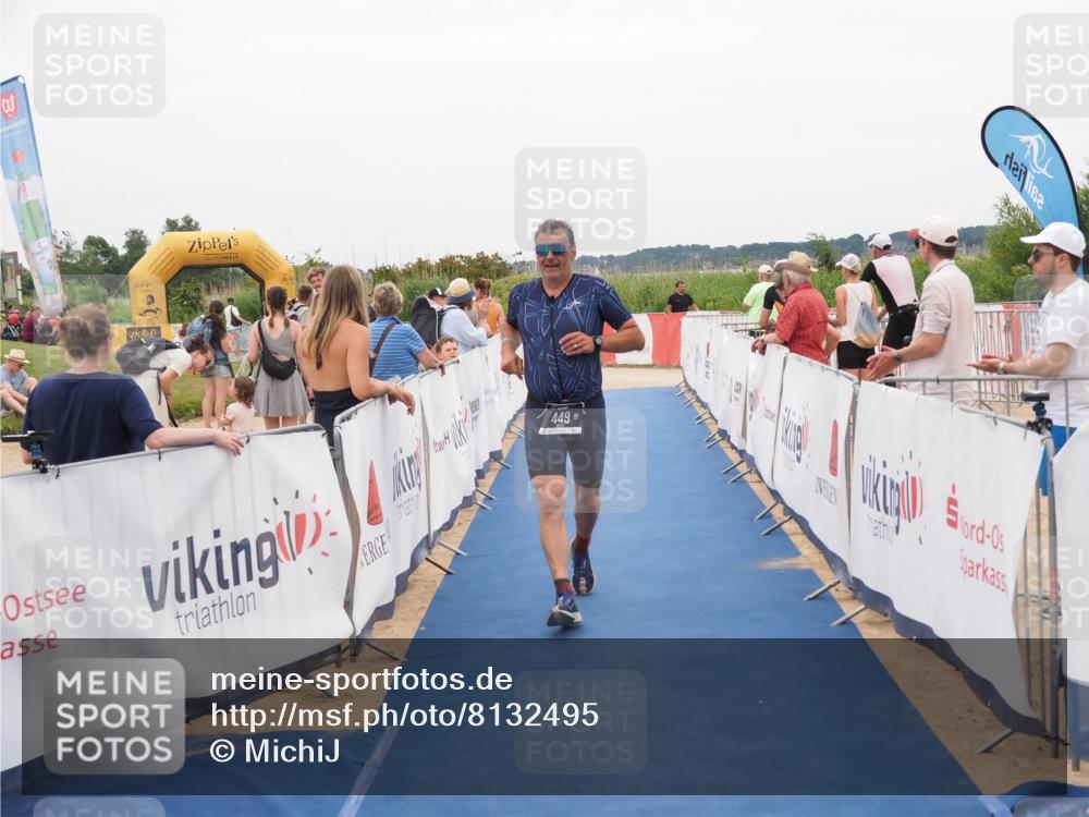 22.06.2025 - Viking Triathlon MichiJ http://msf.ph/oto/8132495 22.06.2025 15:45:55 Ziel 449 meine-sportfotos.de