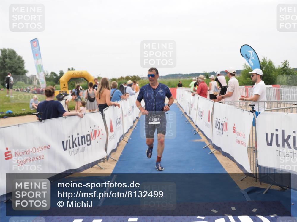 22.06.2025 - Viking Triathlon MichiJ http://msf.ph/oto/8132499 22.06.2025 15:45:55 Ziel 449 meine-sportfotos.de