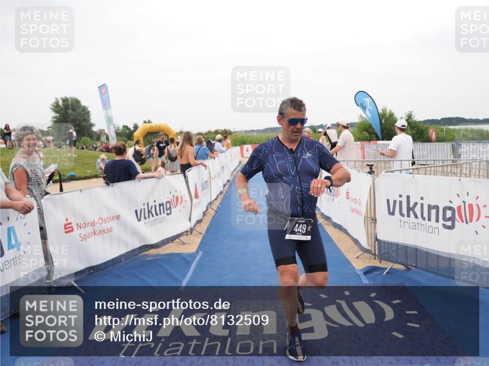 22.06.2025 - Viking Triathlon MichiJ http://msf.ph/oto/8132509 22.06.2025 15:45:56 Ziel 449 meine-sportfotos.de