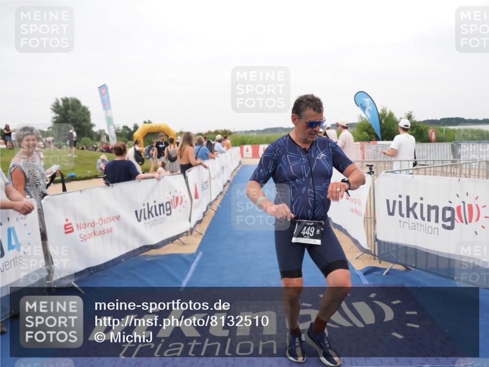 22.06.2025 - Viking Triathlon MichiJ http://msf.ph/oto/8132510 22.06.2025 15:45:57 Ziel 449 meine-sportfotos.de