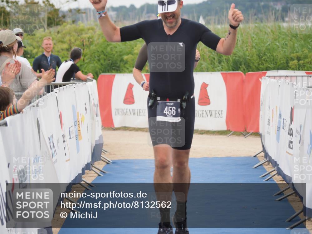 22.06.2025 - Viking Triathlon MichiJ http://msf.ph/oto/8132562 22.06.2025 15:46:44 Ziel 456 meine-sportfotos.de