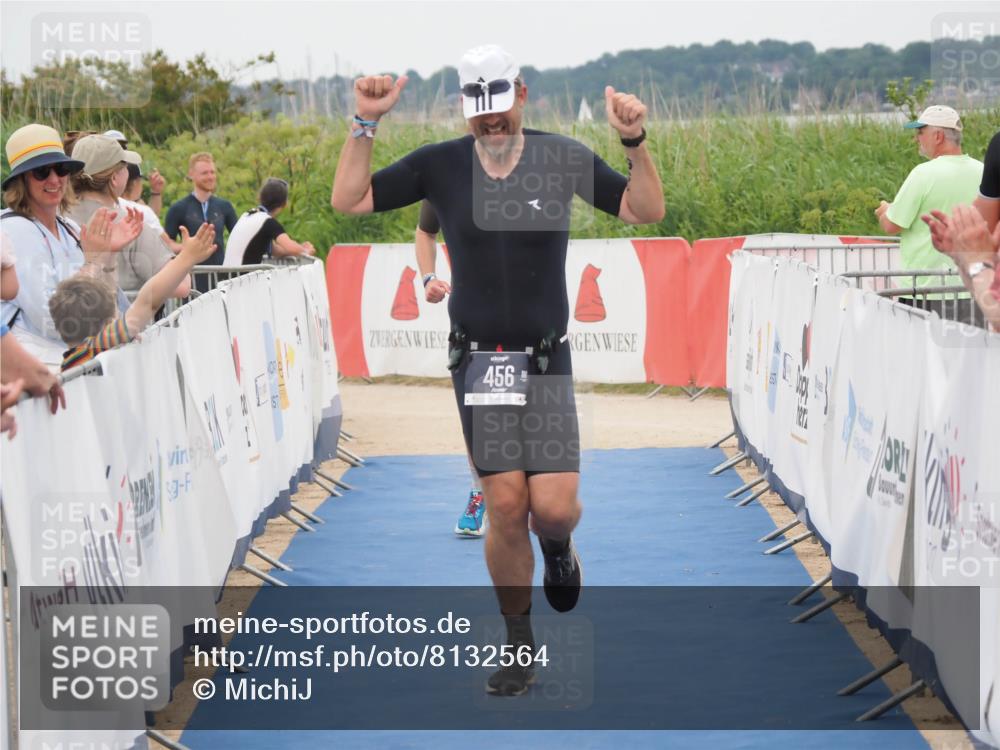 22.06.2025 - Viking Triathlon MichiJ http://msf.ph/oto/8132564 22.06.2025 15:46:44 Ziel 456 meine-sportfotos.de