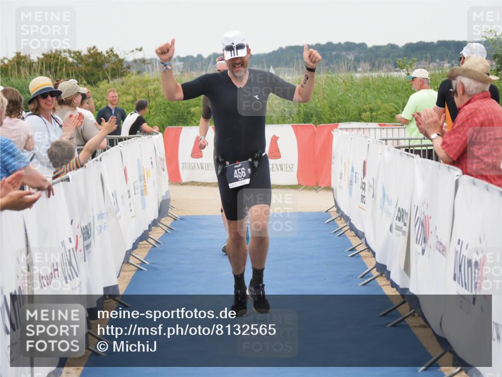 22.06.2025 - Viking Triathlon MichiJ http://msf.ph/oto/8132565 22.06.2025 15:46:44 Ziel 456 meine-sportfotos.de