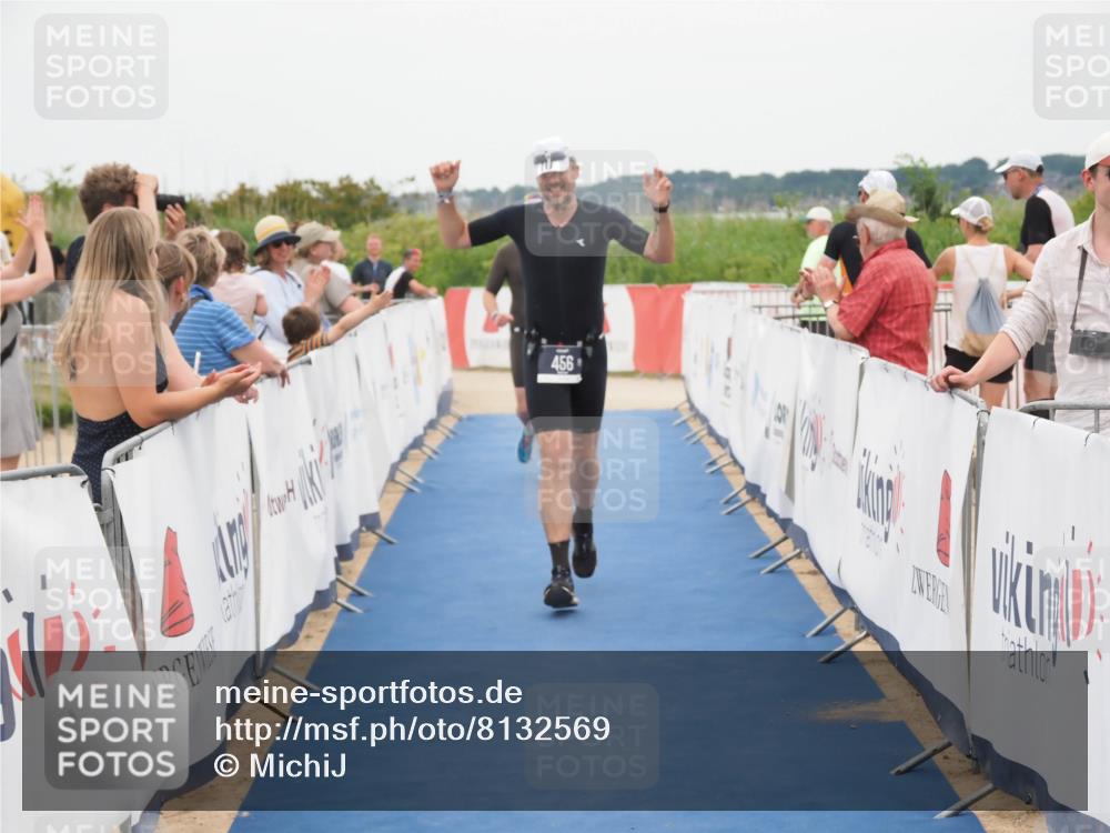 22.06.2025 - Viking Triathlon MichiJ http://msf.ph/oto/8132569 22.06.2025 15:46:45 Ziel 456 meine-sportfotos.de