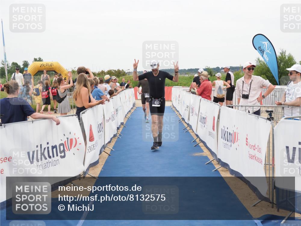 22.06.2025 - Viking Triathlon MichiJ http://msf.ph/oto/8132575 22.06.2025 15:46:45 Ziel 456 meine-sportfotos.de