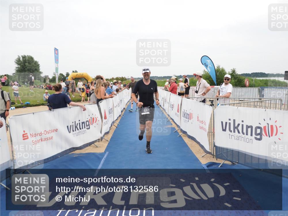 22.06.2025 - Viking Triathlon MichiJ http://msf.ph/oto/8132586 22.06.2025 15:46:47 Ziel 335, 456 meine-sportfotos.de