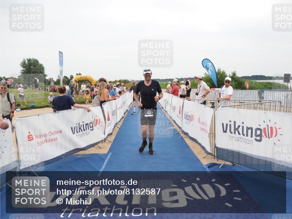 22.06.2025 - Viking Triathlon MichiJ http://msf.ph/oto/8132587 22.06.2025 15:46:47 Ziel 335, 456 meine-sportfotos.de