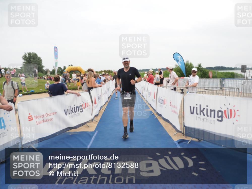 22.06.2025 - Viking Triathlon MichiJ http://msf.ph/oto/8132588 22.06.2025 15:46:47 Ziel 335, 456 meine-sportfotos.de