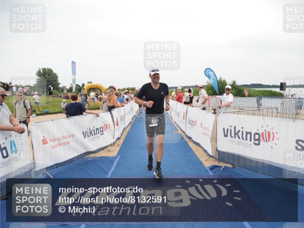 22.06.2025 - Viking Triathlon MichiJ http://msf.ph/oto/8132591 22.06.2025 15:46:47 Ziel 335, 456 meine-sportfotos.de