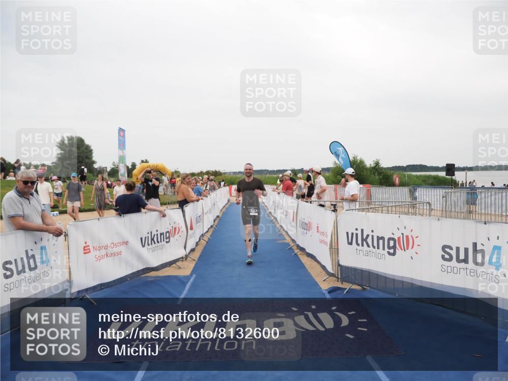 22.06.2025 - Viking Triathlon MichiJ http://msf.ph/oto/8132600 22.06.2025 15:46:52 Ziel 335, 456 meine-sportfotos.de