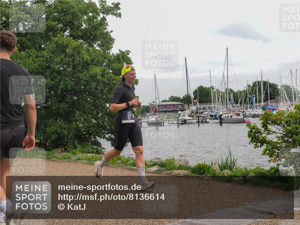 22.06.2025 - Viking Triathlon KatJ http://msf.ph/oto/8136614 22.06.2025 14:39:59 Laufen 37, 415 meine-sportfotos.de