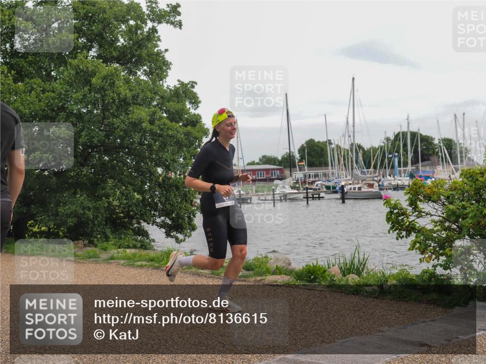 22.06.2025 - Viking Triathlon KatJ http://msf.ph/oto/8136615 22.06.2025 14:39:59 Laufen 37, 415 meine-sportfotos.de