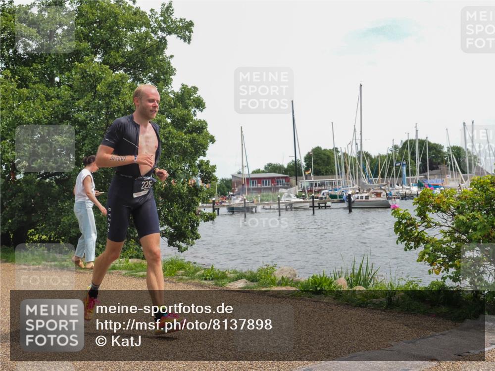 22.06.2025 - Viking Triathlon KatJ http://msf.ph/oto/8137898 22.06.2025 14:56:56 Laufen 225, 333 meine-sportfotos.de