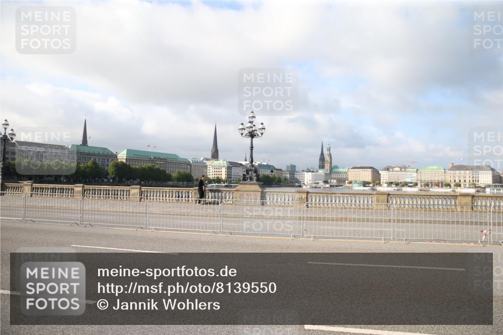 29.06.2025 - hella hamburg halbmarathon Jannik Wohlers http://msf.ph/oto/8139550 29.06.2025 08:27:13 Lombardsbrücke  meine-sportfotos.de