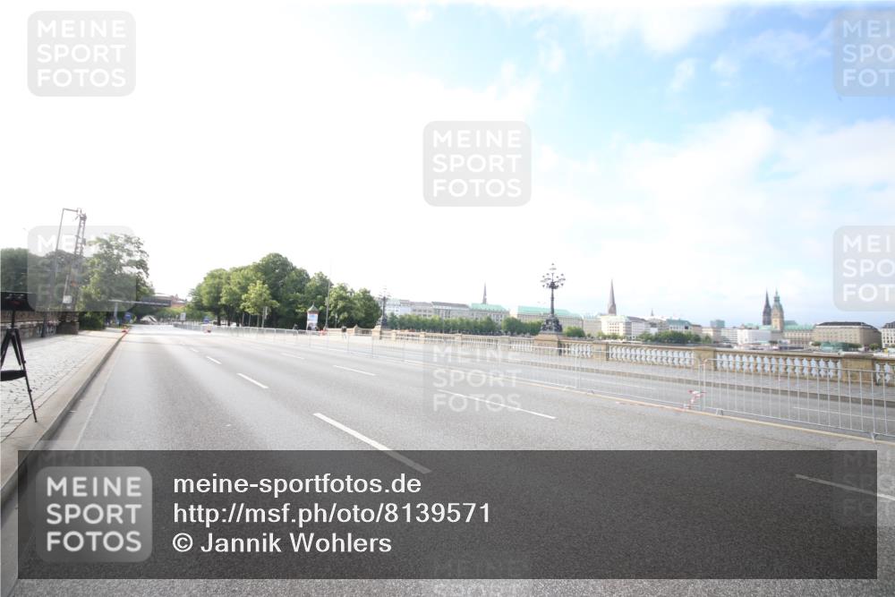 29.06.2025 - hella hamburg halbmarathon Jannik Wohlers http://msf.ph/oto/8139571 29.06.2025 08:29:57 Lombardsbrücke  meine-sportfotos.de