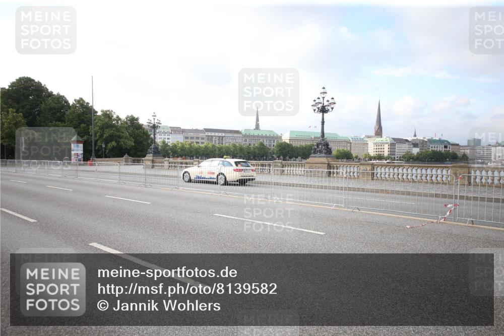 29.06.2025 - hella hamburg halbmarathon Jannik Wohlers http://msf.ph/oto/8139582 29.06.2025 08:30:07 Lombardsbrücke  meine-sportfotos.de