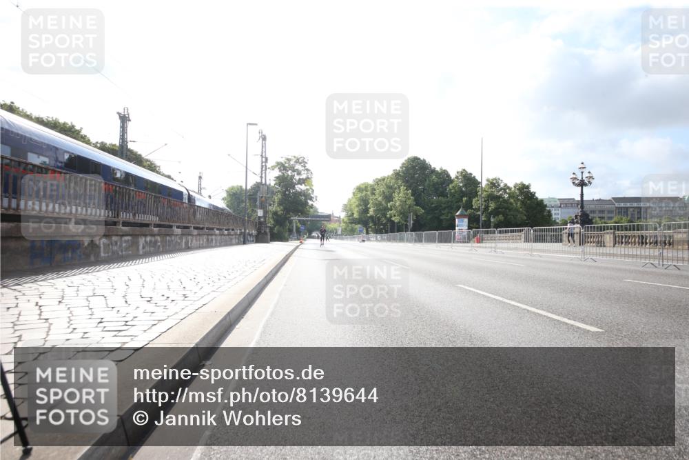 29.06.2025 - hella hamburg halbmarathon Jannik Wohlers http://msf.ph/oto/8139644 29.06.2025 08:55:22 Lombardsbrücke  meine-sportfotos.de