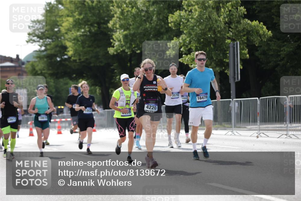 29.06.2025 - hella hamburg halbmarathon Jannik Wohlers http://msf.ph/oto/8139672 29.06.2025 10:04:49 Lombardsbrücke 1863, 2288, 2424, 3071, 3413, 3578, 4220, 6059, 6907, 6908, 7826, 8089, 8999, 9007, 9075, 9165, 9559, 9680, 10694, 12557, 13221, 13327, 13717, 14203, 16478, 16847, 17707, 18189, 18616, 18617, 19034 meine-sportfotos.de