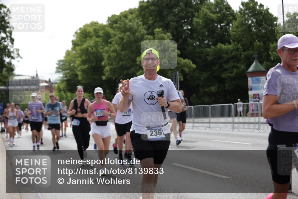 29.06.2025 - hella hamburg halbmarathon Jannik Wohlers http://msf.ph/oto/8139833 29.06.2025 10:42:47 Lombardsbrücke 1149, 1467, 1788, 1816, 2103, 2158, 2267, 2361, 2971, 3074, 3329, 3518, 3638, 4056, 4177, 4302, 4680, 5067, 5268, 5610, 5720, 5755, 5967, 7043, 7461, 7872, 8184, 8435, 8795, 8991, 9072, 9304, 9644, 9976, 10180, 10536, 11093, 11443, 11649, 11671, 12485, 12603, 13417, 13526, 13676, 13684, 13685, 13786, 13852, 15246, 15509, 15514, 15717, 16055, 16263, 16264, 16789, 16840, 17609, 17921, 18434, 18435, 18540, 18898, 19031, 19115 meine-sportfotos.de