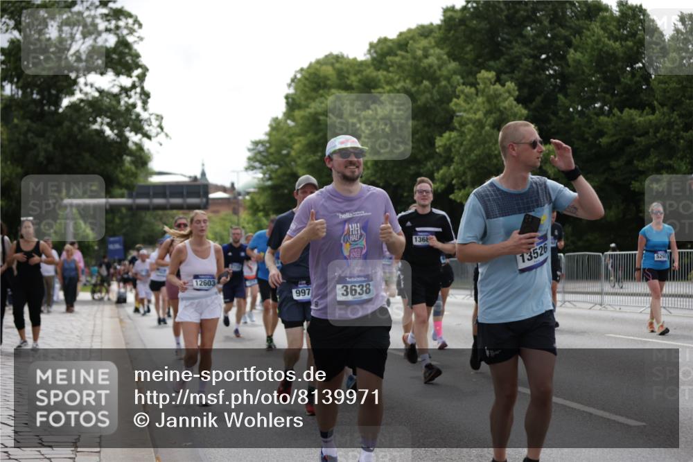29.06.2025 - hella hamburg halbmarathon Jannik Wohlers http://msf.ph/oto/8139971 29.06.2025 10:42:52 Lombardsbrücke 1149, 1155, 1467, 1788, 1816, 1878, 2103, 2267, 2361, 2971, 3074, 3238, 3329, 3518, 3638, 4056, 4177, 4302, 4367, 4680, 5268, 5610, 5720, 5755, 6440, 7043, 7461, 7872, 8135, 8184, 8408, 8435, 9072, 9639, 9641, 9644, 9976, 10536, 11093, 11443, 11649, 11671, 11969, 12485, 12603, 13526, 13676, 13684, 13685, 13786, 13852, 14528, 15246, 15509, 15514, 15717, 16055, 16263, 16264, 16789, 16840, 17921, 18434, 18435, 18497, 18898, 19031, 19043, 19115 meine-sportfotos.de
