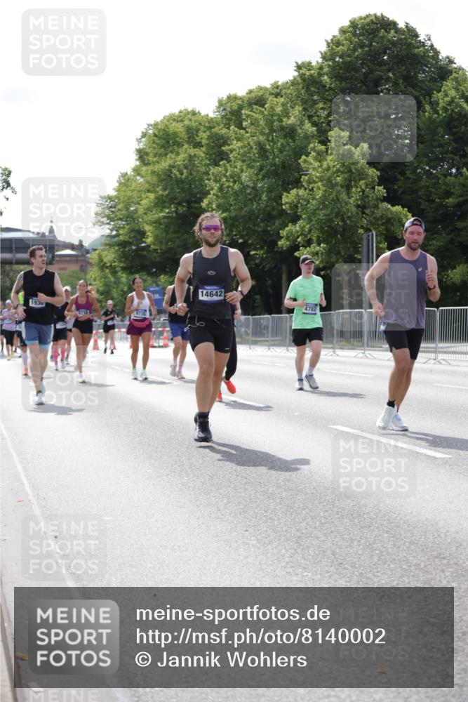 29.06.2025 - hella hamburg halbmarathon Jannik Wohlers http://msf.ph/oto/8140002 29.06.2025 10:05:05 Lombardsbrücke 1863, 1936, 1981, 2288, 2298, 2624, 3578, 4014, 4782, 5073, 9075, 9165, 9559, 9680, 9736, 9737, 9738, 10343, 10694, 11784, 11873, 11958, 12557, 13221, 14465, 14642, 16092, 16546, 16847, 18616, 18617, 19034, 19248 meine-sportfotos.de