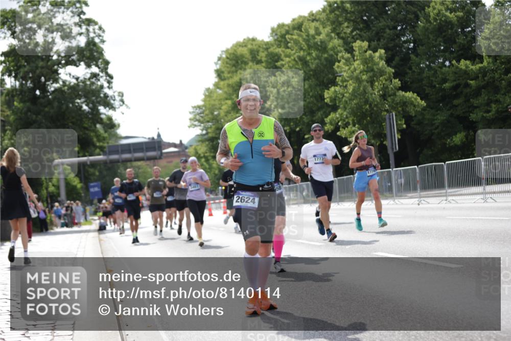 29.06.2025 - hella hamburg halbmarathon Jannik Wohlers http://msf.ph/oto/8140114 29.06.2025 10:05:13 Lombardsbrücke 1936, 1981, 2298, 2471, 2624, 3461, 3929, 4014, 4782, 5073, 5762, 9339, 9736, 9737, 9738, 9917, 10343, 10791, 10998, 11784, 11873, 11958, 14465, 14642, 16546, 17731, 17740, 18973, 19248 meine-sportfotos.de