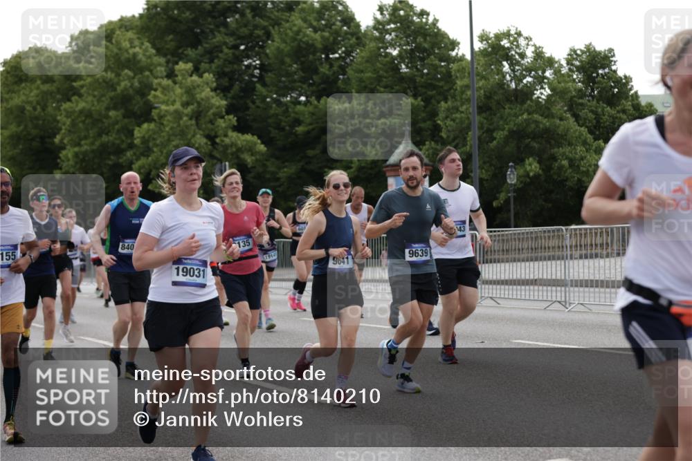 29.06.2025 - hella hamburg halbmarathon Jannik Wohlers http://msf.ph/oto/8140210 29.06.2025 10:43:01 Lombardsbrücke 1155, 1816, 1878, 3238, 3329, 3390, 3638, 4056, 4302, 4367, 5370, 5720, 6012, 6096, 6226, 6440, 6931, 7872, 7926, 8135, 8233, 8408, 8435, 9639, 9641, 9976, 10083, 10200, 10202, 10325, 11093, 11279, 11649, 11969, 12603, 12654, 13684, 13685, 13748, 13786, 14528, 14890, 15187, 15509, 15514, 15717, 16055, 16358, 16560, 16901, 16902, 17143, 17210, 18341, 18497, 19031, 19043, 19141 meine-sportfotos.de