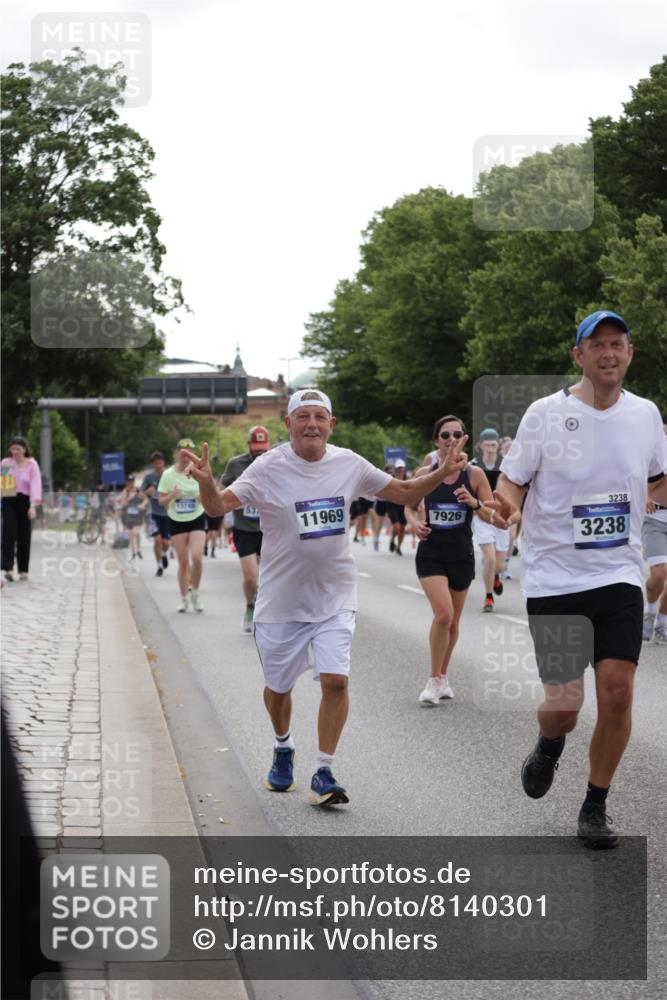 29.06.2025 - hella hamburg halbmarathon Jannik Wohlers http://msf.ph/oto/8140301 29.06.2025 10:43:04 Lombardsbrücke 1155, 1400, 1816, 1878, 3238, 3329, 3390, 4056, 4367, 5214, 5370, 5720, 6012, 6096, 6226, 6440, 6931, 7197, 7872, 7926, 8135, 8233, 8408, 8504, 9639, 9641, 9831, 10083, 10200, 10202, 10325, 11093, 11279, 11649, 11969, 12654, 13684, 13685, 13730, 13748, 14528, 14890, 15177, 15187, 15514, 15717, 16358, 16560, 16901, 16902, 17143, 17210, 18341, 18497, 19031, 19043, 19141 meine-sportfotos.de