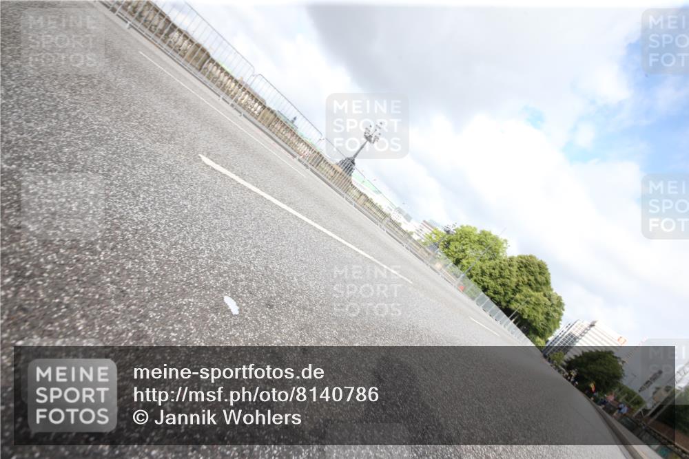 29.06.2025 - hella hamburg halbmarathon Jannik Wohlers http://msf.ph/oto/8140786 29.06.2025 09:03:57 Lombardsbrücke  meine-sportfotos.de