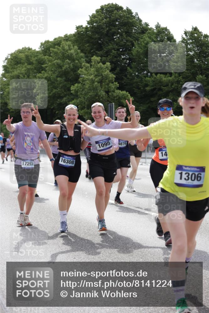 29.06.2025 - hella hamburg halbmarathon Jannik Wohlers http://msf.ph/oto/8141224 29.06.2025 10:43:34 Lombardsbrücke 1026, 1095, 1306, 1459, 1802, 1804, 2073, 2186, 2692, 2733, 3288, 3596, 3597, 4627, 4636, 4898, 5001, 5127, 5293, 5890, 5902, 5905, 6036, 6334, 6895, 7326, 7489, 8058, 8591, 8870, 8957, 9073, 9704, 9879, 10285, 10553, 12520, 12792, 13371, 13777, 13809, 13973, 14474, 14544, 15285, 15294, 15448, 15675, 15719, 16298, 16308, 16862, 17293, 18080, 18318 meine-sportfotos.de