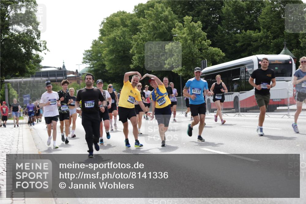 29.06.2025 - hella hamburg halbmarathon Jannik Wohlers http://msf.ph/oto/8141336 29.06.2025 10:43:41 Lombardsbrücke 1026, 1095, 1306, 1459, 1802, 1804, 2073, 2186, 2692, 3065, 3596, 4627, 4636, 4898, 5001, 5127, 5730, 5731, 5902, 5905, 6895, 7326, 7610, 7818, 8591, 8763, 8870, 8957, 9073, 9879, 11955, 12445, 12520, 13629, 13809, 13973, 13987, 14031, 14474, 14544, 14842, 14874, 15675, 15719, 16244, 16308, 16862, 17293, 17582 meine-sportfotos.de
