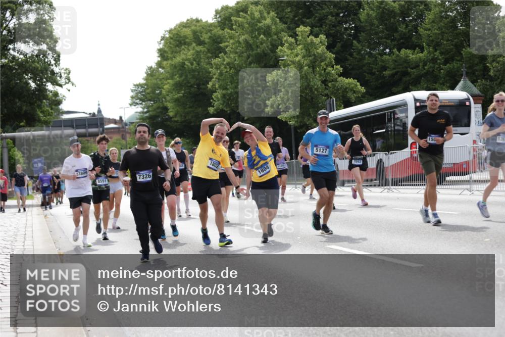 29.06.2025 - hella hamburg halbmarathon Jannik Wohlers http://msf.ph/oto/8141343 29.06.2025 10:43:41 Lombardsbrücke 1026, 1095, 1306, 1459, 1802, 1804, 2073, 2186, 2692, 3065, 3596, 4627, 4636, 4898, 5001, 5127, 5730, 5731, 5902, 5905, 6895, 7326, 7610, 7818, 8591, 8763, 8870, 8957, 9073, 9879, 11955, 12445, 12520, 13629, 13809, 13973, 13987, 14031, 14474, 14544, 14842, 14874, 15675, 15719, 16244, 16308, 16862, 17293, 17582 meine-sportfotos.de