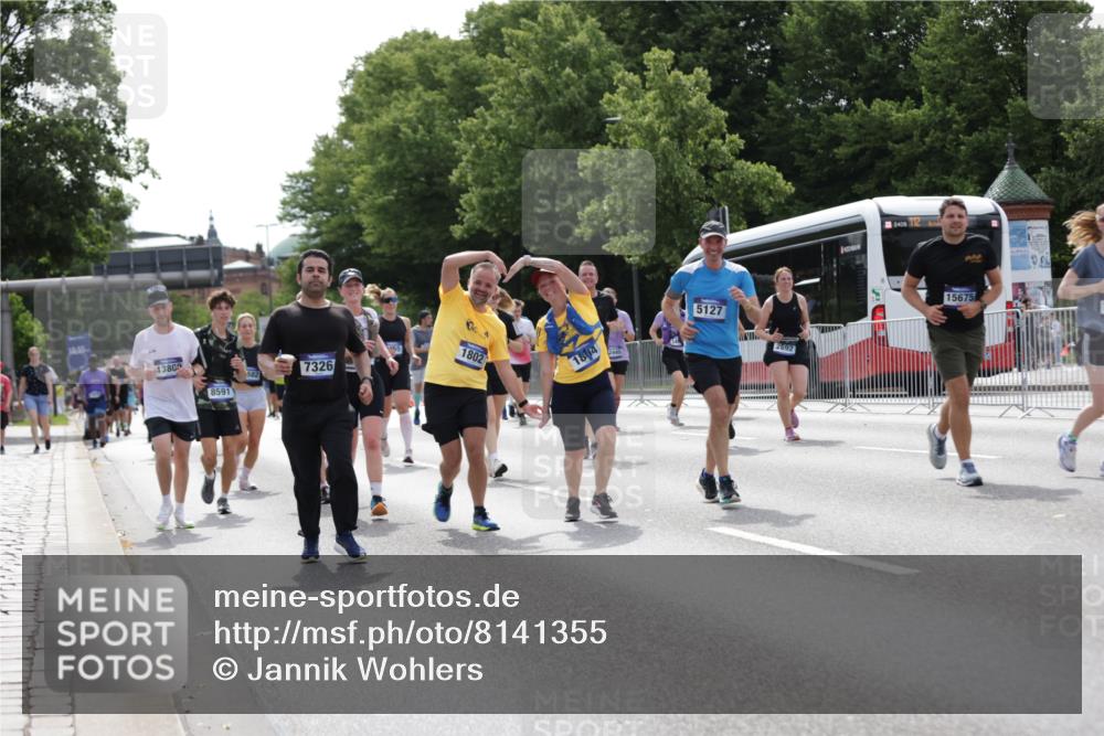 29.06.2025 - hella hamburg halbmarathon Jannik Wohlers http://msf.ph/oto/8141355 29.06.2025 10:43:41 Lombardsbrücke 1026, 1095, 1306, 1459, 1802, 1804, 2073, 2186, 2692, 3065, 3596, 4627, 4636, 4898, 5001, 5127, 5730, 5731, 5902, 5905, 6895, 7326, 7610, 7818, 8591, 8763, 8870, 8957, 9073, 9879, 11955, 12445, 12520, 13629, 13809, 13973, 13987, 14031, 14474, 14544, 14842, 14874, 15675, 15719, 16244, 16308, 16862, 17293, 17582 meine-sportfotos.de