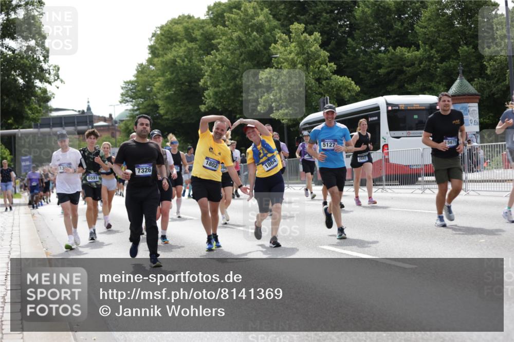 29.06.2025 - hella hamburg halbmarathon Jannik Wohlers http://msf.ph/oto/8141369 29.06.2025 10:43:41 Lombardsbrücke 1026, 1095, 1306, 1459, 1802, 1804, 2073, 2186, 2692, 3065, 3596, 4627, 4636, 4898, 5001, 5127, 5730, 5731, 5902, 5905, 6895, 7326, 7610, 7818, 8591, 8763, 8870, 8957, 9073, 9879, 11955, 12445, 12520, 13629, 13809, 13973, 13987, 14031, 14474, 14544, 14842, 14874, 15675, 15719, 16244, 16308, 16862, 17293, 17582 meine-sportfotos.de