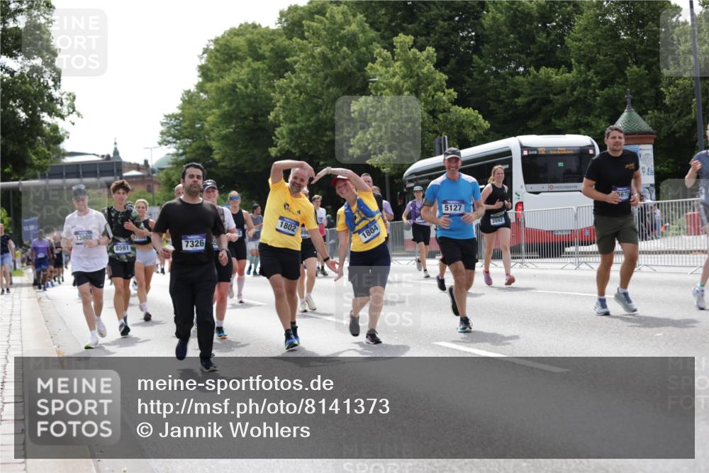 29.06.2025 - hella hamburg halbmarathon Jannik Wohlers http://msf.ph/oto/8141373 29.06.2025 10:43:41 Lombardsbrücke 1026, 1095, 1306, 1459, 1802, 1804, 2073, 2186, 2692, 3065, 3596, 4627, 4636, 4898, 5001, 5127, 5730, 5731, 5902, 5905, 6895, 7326, 7610, 7818, 8591, 8763, 8870, 8957, 9073, 9879, 11955, 12445, 12520, 13629, 13809, 13973, 13987, 14031, 14474, 14544, 14842, 14874, 15675, 15719, 16244, 16308, 16862, 17293, 17582 meine-sportfotos.de