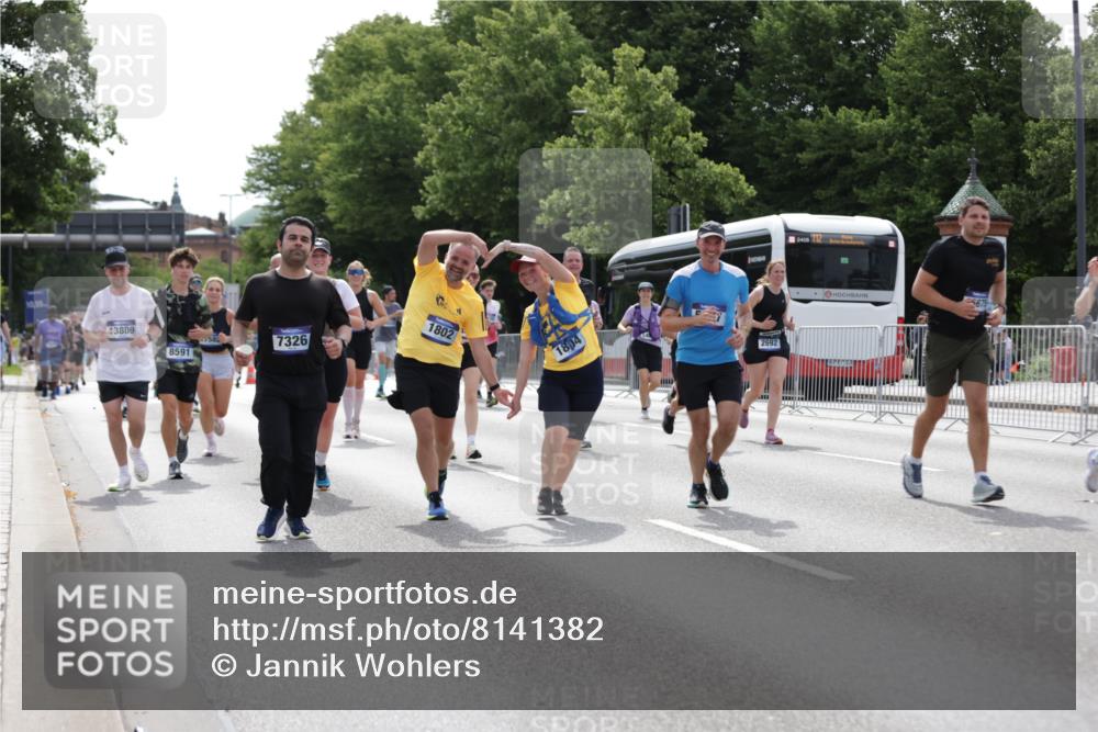 29.06.2025 - hella hamburg halbmarathon Jannik Wohlers http://msf.ph/oto/8141382 29.06.2025 10:43:41 Lombardsbrücke 1026, 1095, 1306, 1459, 1802, 1804, 2073, 2186, 2692, 3065, 3596, 4627, 4636, 4898, 5001, 5127, 5730, 5731, 5902, 5905, 6895, 7326, 7610, 7818, 8591, 8763, 8870, 8957, 9073, 9879, 11955, 12445, 12520, 13629, 13809, 13973, 13987, 14031, 14474, 14544, 14842, 14874, 15675, 15719, 16244, 16308, 16862, 17293, 17582 meine-sportfotos.de