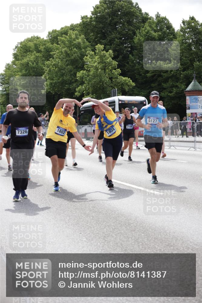 29.06.2025 - hella hamburg halbmarathon Jannik Wohlers http://msf.ph/oto/8141387 29.06.2025 10:43:42 Lombardsbrücke 1026, 1095, 1306, 1459, 1802, 1804, 2186, 2692, 3065, 3596, 4627, 4636, 4898, 5001, 5127, 5730, 5731, 5902, 5905, 6895, 7326, 7610, 7818, 8591, 8763, 8870, 8957, 9073, 9879, 11955, 12445, 12520, 13629, 13809, 13973, 13987, 14031, 14474, 14544, 14842, 14874, 15675, 15719, 16244, 16308, 16862, 17293, 17582 meine-sportfotos.de