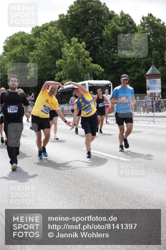 29.06.2025 - hella hamburg halbmarathon Jannik Wohlers http://msf.ph/oto/8141397 29.06.2025 10:43:42 Lombardsbrücke 1026, 1095, 1306, 1459, 1802, 1804, 2186, 2692, 3065, 3596, 4627, 4636, 4898, 5001, 5127, 5730, 5731, 5902, 5905, 6895, 7326, 7610, 7818, 8591, 8763, 8870, 8957, 9073, 9879, 11955, 12445, 12520, 13629, 13809, 13973, 13987, 14031, 14474, 14544, 14842, 14874, 15675, 15719, 16244, 16308, 16862, 17293, 17582 meine-sportfotos.de