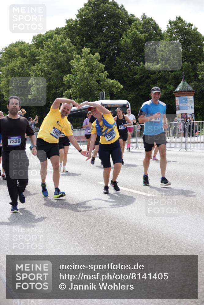 29.06.2025 - hella hamburg halbmarathon Jannik Wohlers http://msf.ph/oto/8141405 29.06.2025 10:43:42 Lombardsbrücke 1026, 1095, 1306, 1459, 1802, 1804, 2186, 2692, 3065, 3596, 4627, 4636, 4898, 5001, 5127, 5730, 5731, 5902, 5905, 6895, 7326, 7610, 7818, 8591, 8763, 8870, 8957, 9073, 9879, 11955, 12445, 12520, 13629, 13809, 13973, 13987, 14031, 14474, 14544, 14842, 14874, 15675, 15719, 16244, 16308, 16862, 17293, 17582 meine-sportfotos.de