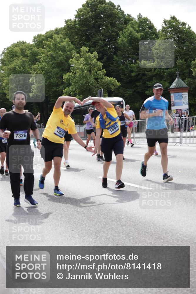 29.06.2025 - hella hamburg halbmarathon Jannik Wohlers http://msf.ph/oto/8141418 29.06.2025 10:43:42 Lombardsbrücke 1026, 1095, 1306, 1459, 1802, 1804, 2186, 2692, 3065, 3596, 4627, 4636, 4898, 5001, 5127, 5730, 5731, 5902, 5905, 6895, 7326, 7610, 7818, 8591, 8763, 8870, 8957, 9073, 9879, 11955, 12445, 12520, 13629, 13809, 13973, 13987, 14031, 14474, 14544, 14842, 14874, 15675, 15719, 16244, 16308, 16862, 17293, 17582 meine-sportfotos.de