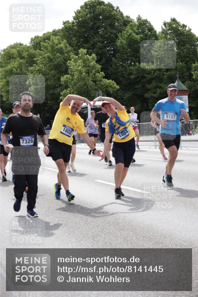 29.06.2025 - hella hamburg halbmarathon Jannik Wohlers http://msf.ph/oto/8141445 29.06.2025 10:43:42 Lombardsbrücke 1026, 1095, 1306, 1459, 1802, 1804, 2186, 2692, 3065, 3596, 4627, 4636, 4898, 5001, 5127, 5730, 5731, 5902, 5905, 6895, 7326, 7610, 7818, 8591, 8763, 8870, 8957, 9073, 9879, 11955, 12445, 12520, 13629, 13809, 13973, 13987, 14031, 14474, 14544, 14842, 14874, 15675, 15719, 16244, 16308, 16862, 17293, 17582 meine-sportfotos.de